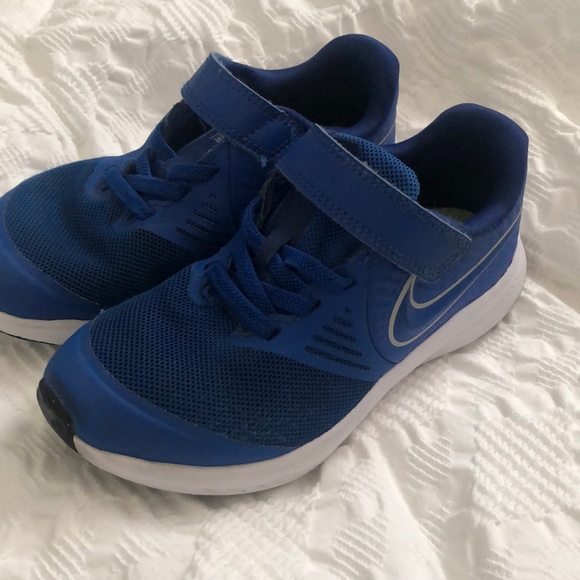 Blue Nike Boys Sneakers - Picture 1 of 3